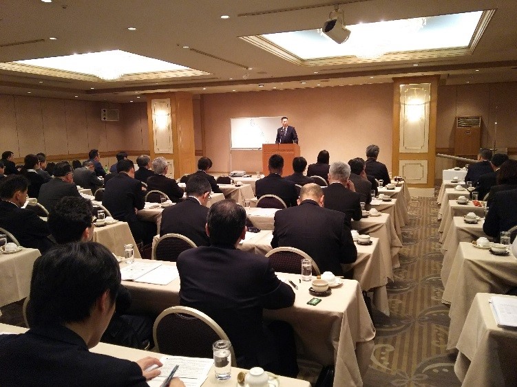 講演する恩田社長